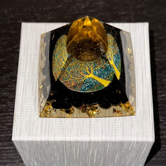 Resin Pyramid Tree of Life Tiger’s Eye Obsidian and Gold flecks - Picture 2 of 5